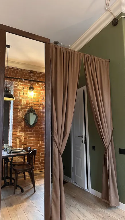 Студия у Соборной площади Кремля