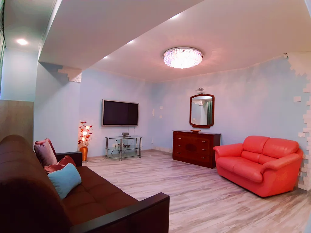 Эксклюзивные евро-апартаменты с сауной на площади Революции