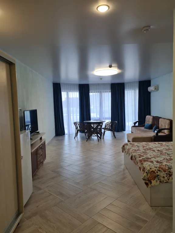 Просторный номер в эллинге на берегу моря