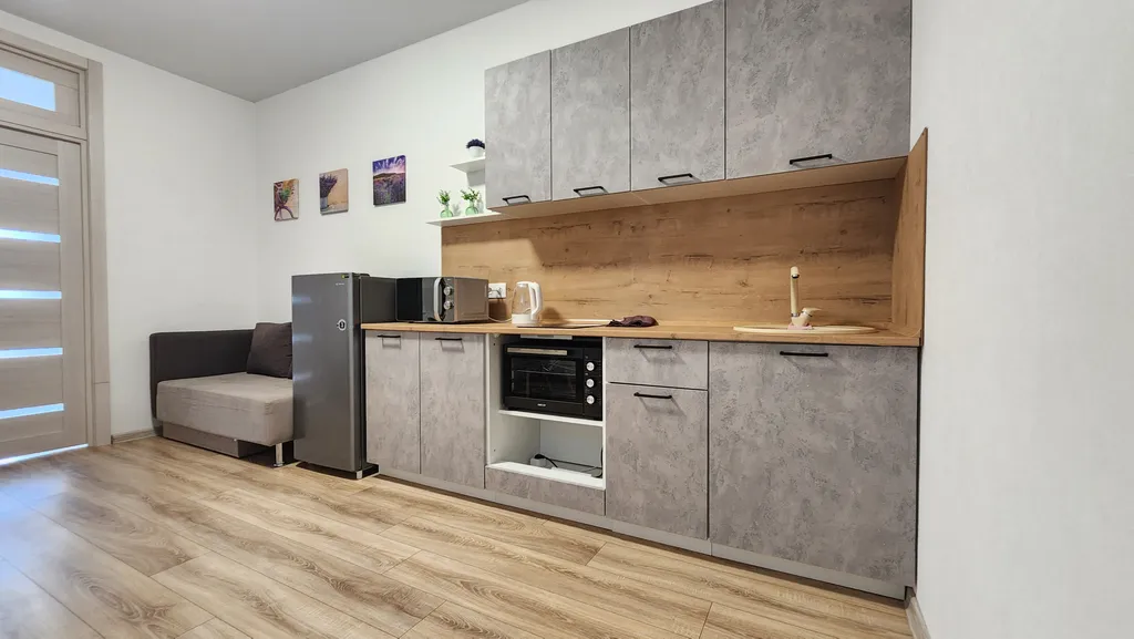 Евротрешка с терассой и выходом на бассеин