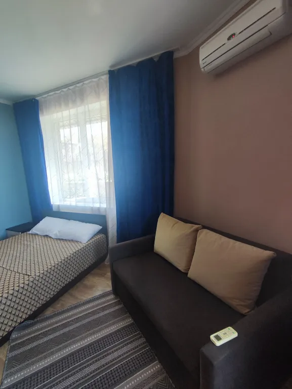 С удобствами, отдельным входом и террасой