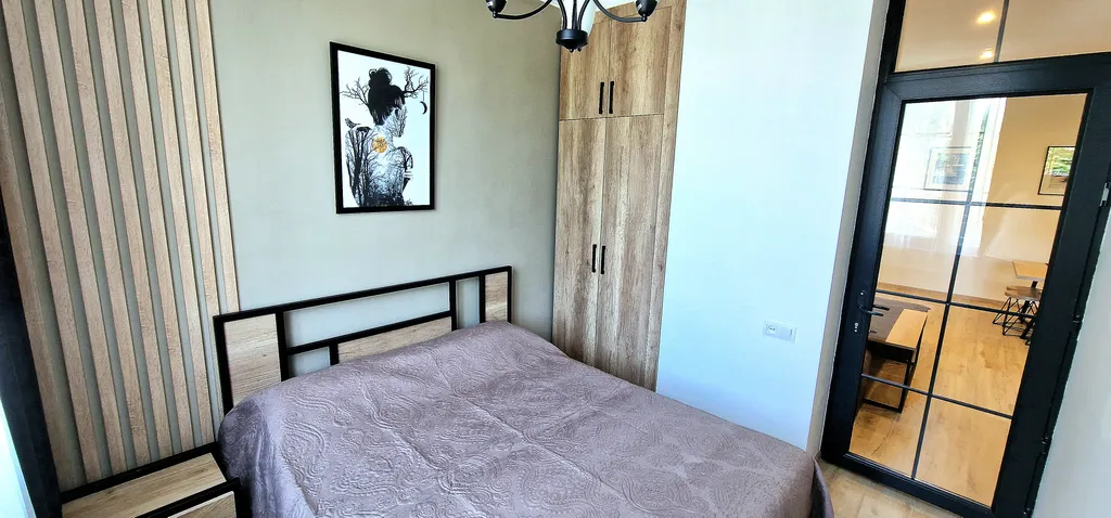 3-комнатная квартира с видом на парк у площади Республика