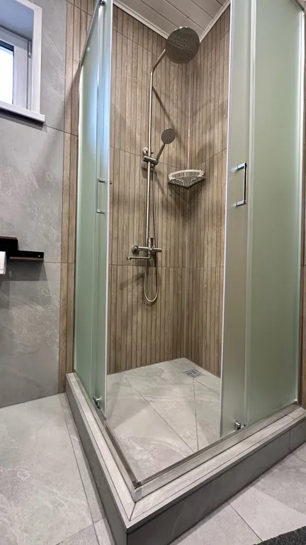 Коттедж с террасой и пирсом