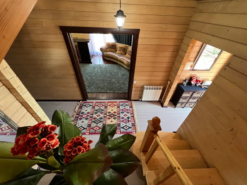 Дом с сауной и большой ванной на террасе