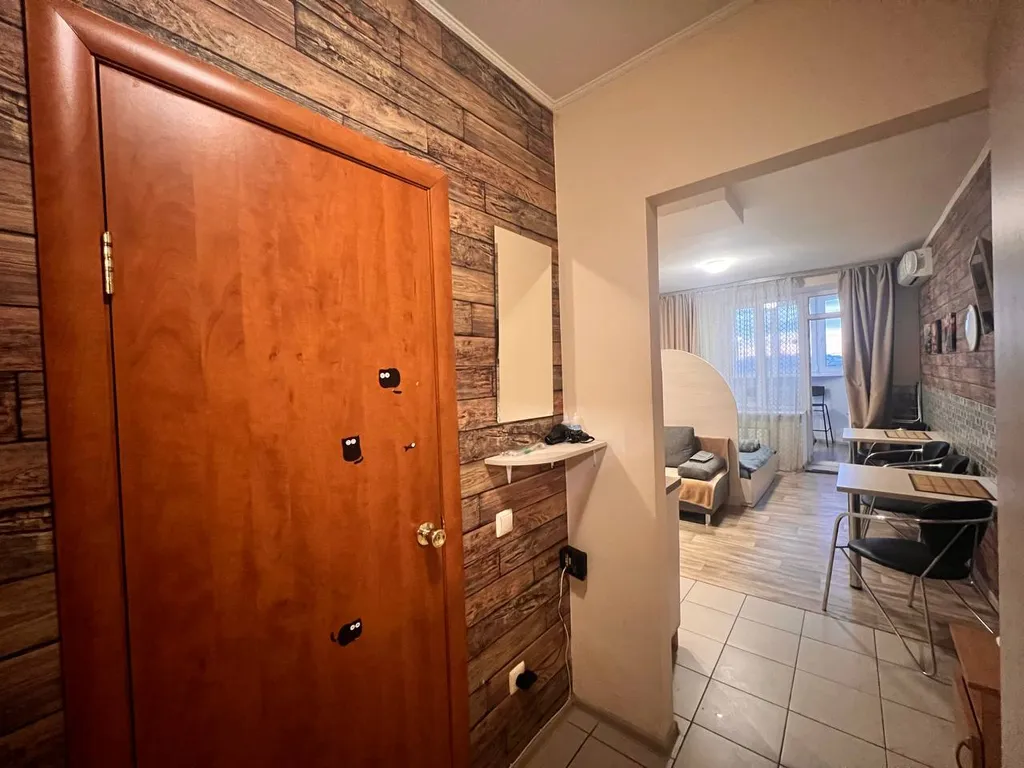 Квартира Студия центр уютная светлая, ТЦ Вояж, парковка, кафе, аквапарк, источник — Тюмень