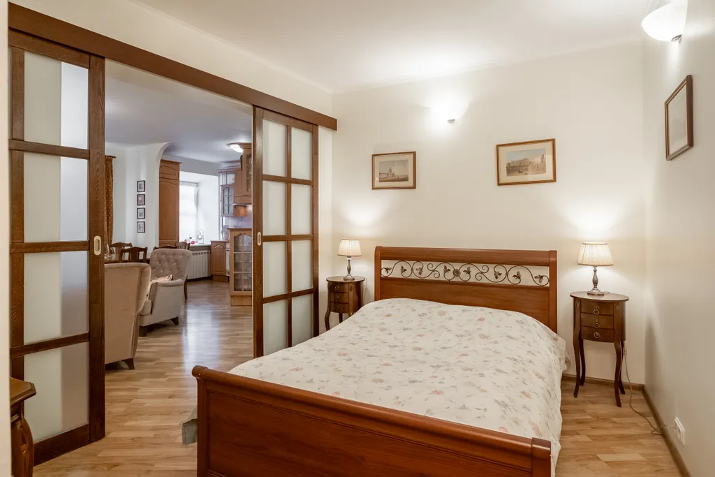 Апартаменты Кареты и Лошади с тремя спальнями рядом с Эрмитажем