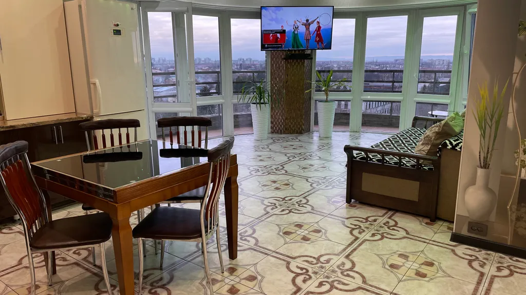 Уютная квартира с видом на город и горы