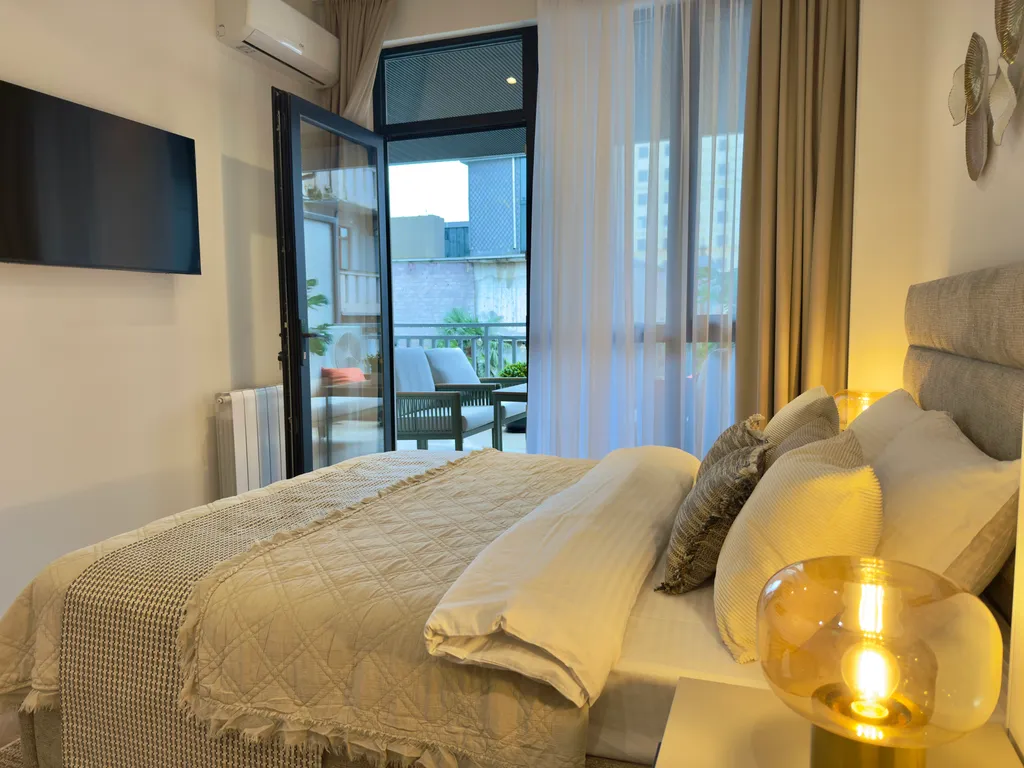 Persimmon, europe square - historic city center