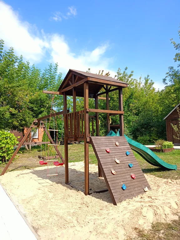 Дом Стрела на берегу водоема с баней и очагом