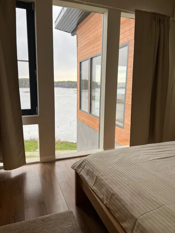 Дом с видом на озеро около горнолыжного комплекса