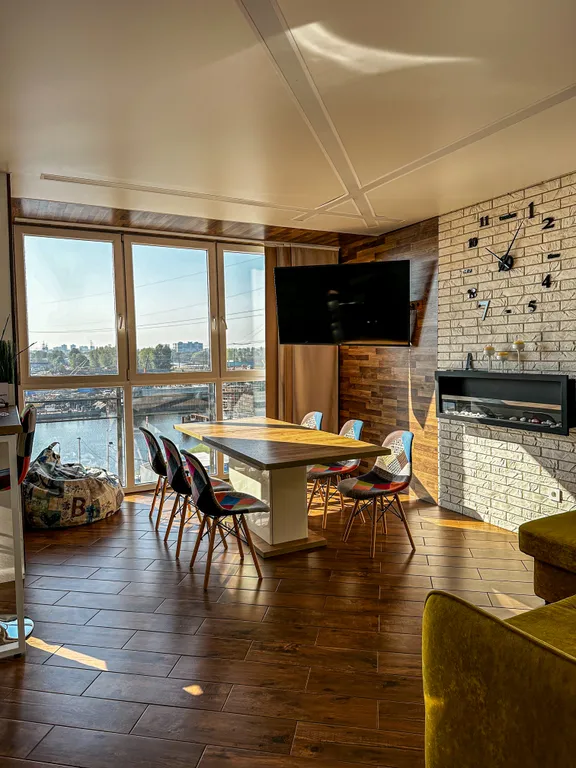 Geometry - просторная квартира с панорамным видом на реку в центре