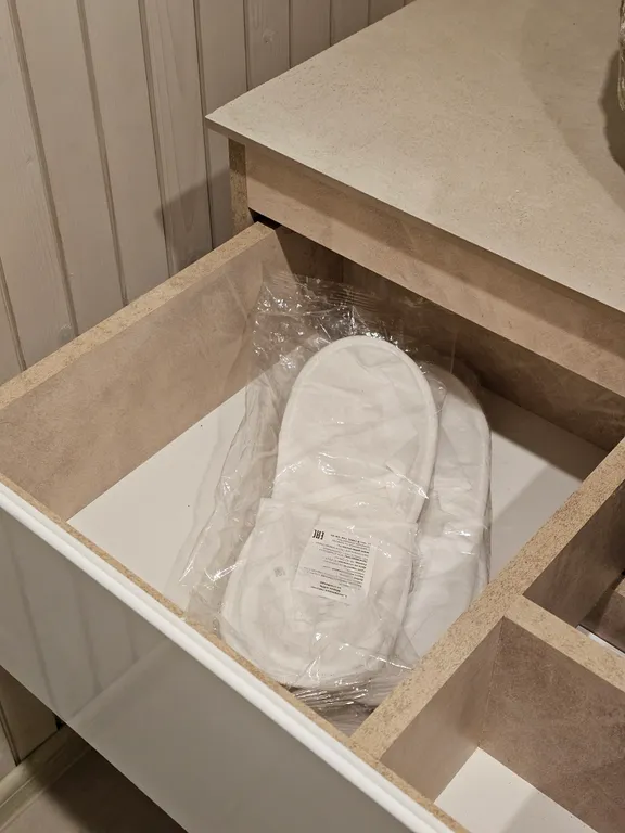 Вилла Nelli с видом на озеро и зоной барбекю среди каменной россыпи