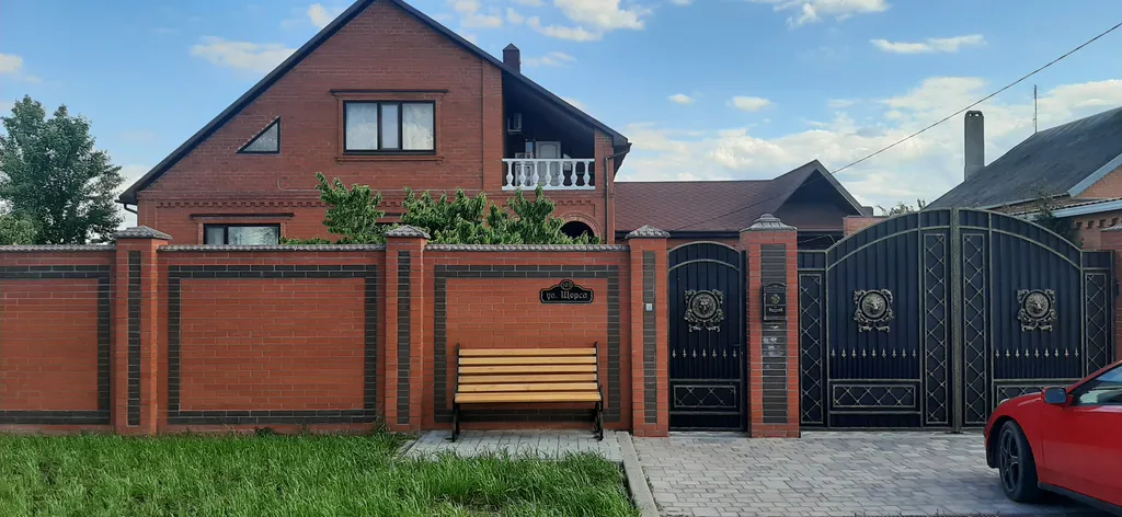 Квартира У Татьяны, комната с новой мебелью, сплит, чайник, телевизор — Кущёвская