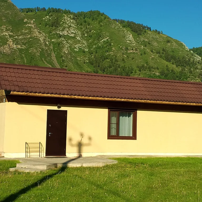 Уютный домик в горах Алтая