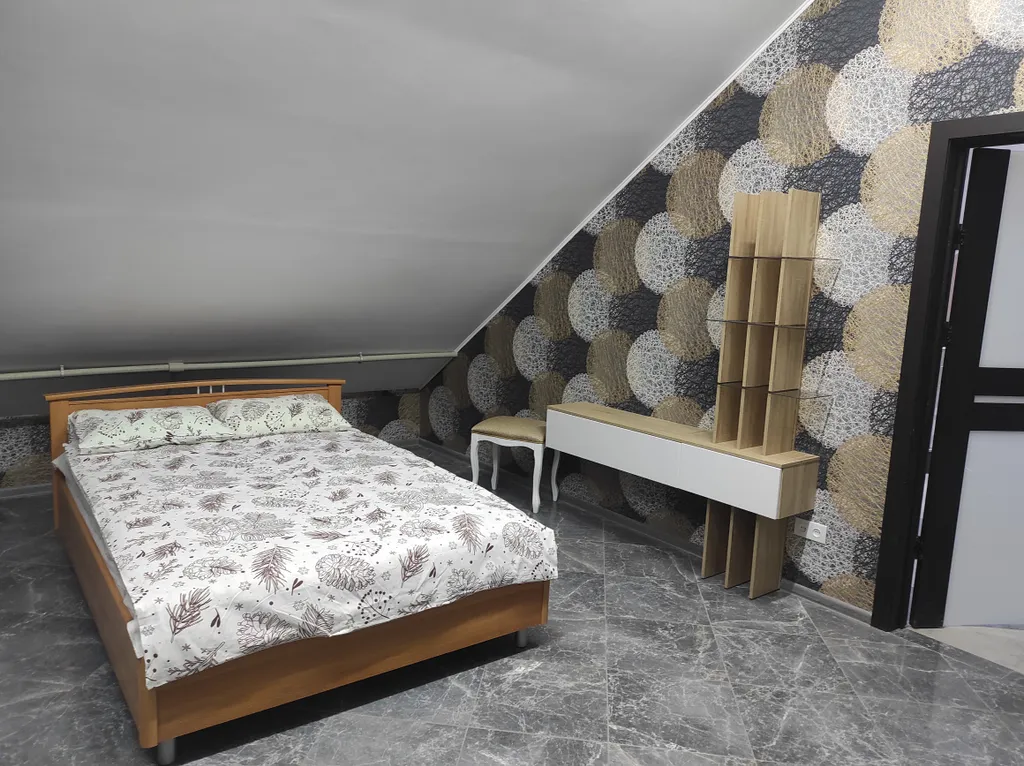 Коттедж с баней и бассейном на участке 6 соток