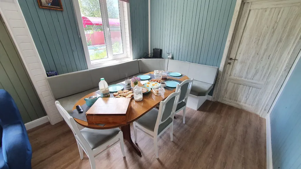 Жёлтая комната в коттедже