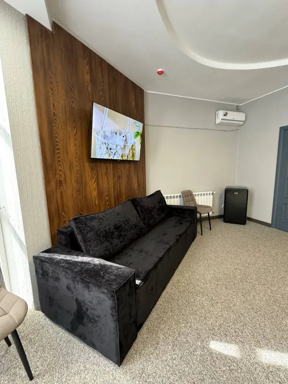 Люкс с панорамными окнами и видом на горы и лес