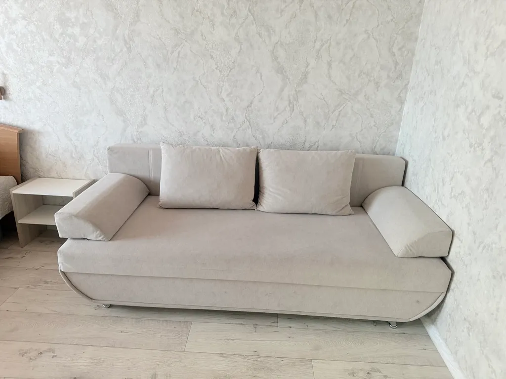 Большая квартира на набережной