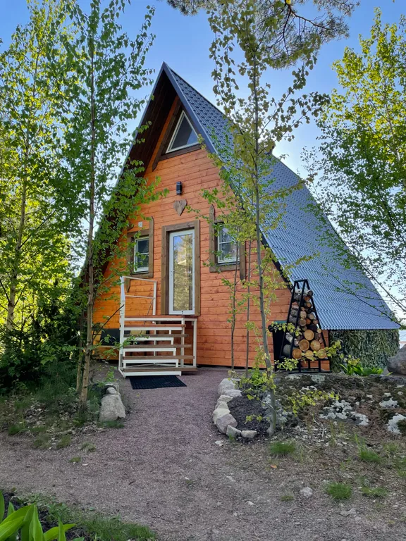 Дом-шалаш для семейной пары