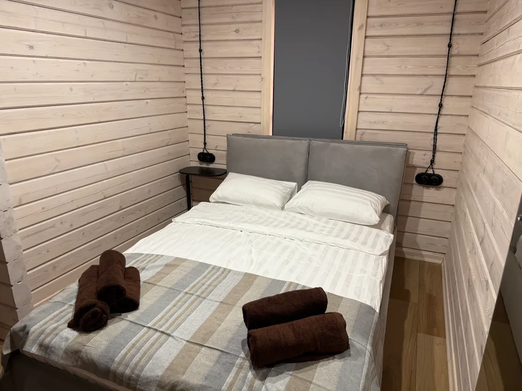 Дом-шале с теплым бассейном и террасой