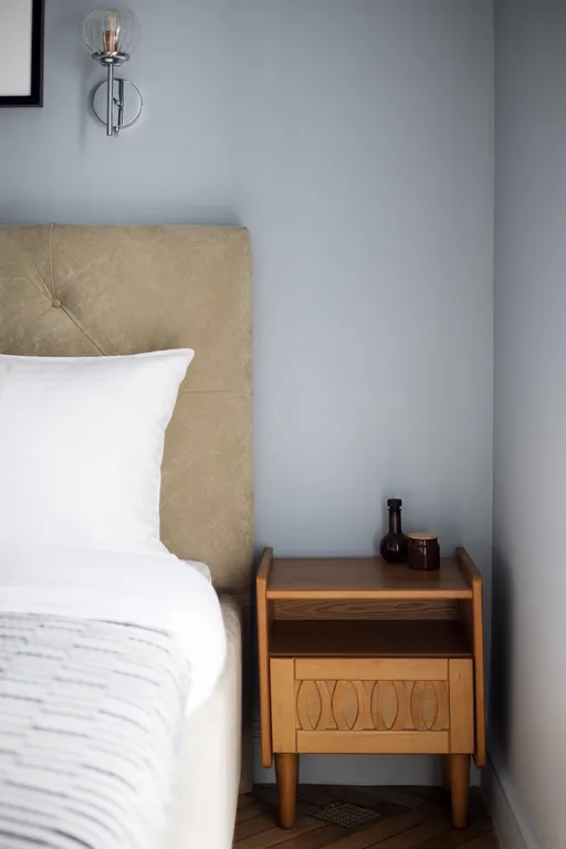 Яркая сталинка с балконом и видом на бульвар