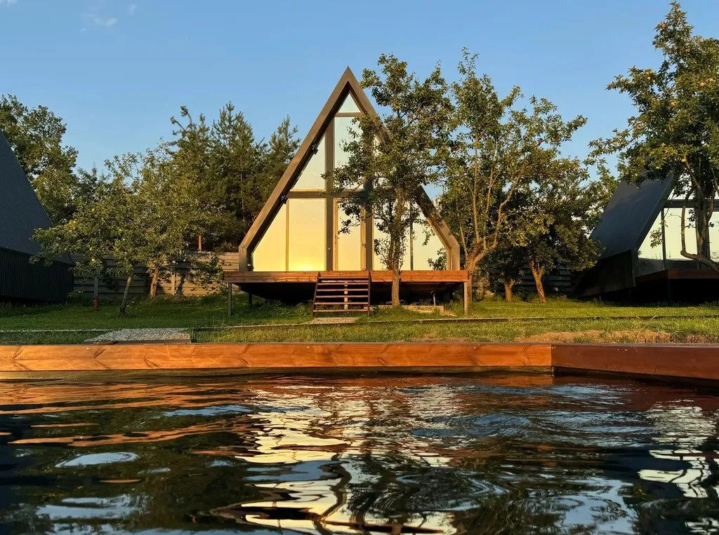 Апарт-отель Елань, глемпинг со стильными A-фреймами и бассейном