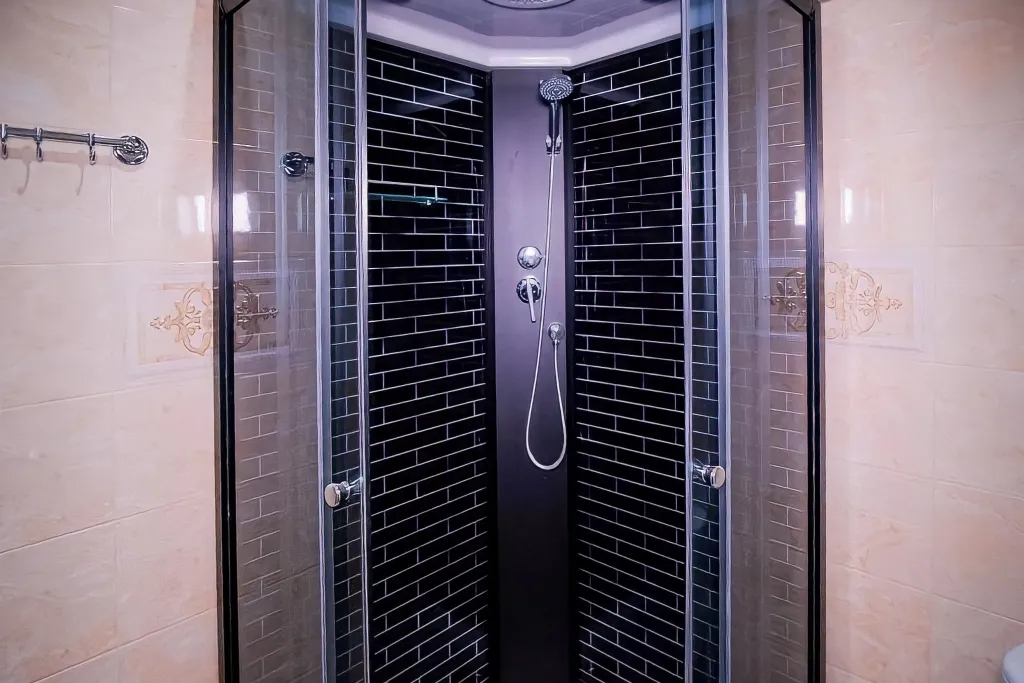 Апартаменты SkiDombay у ручья с видом на горы