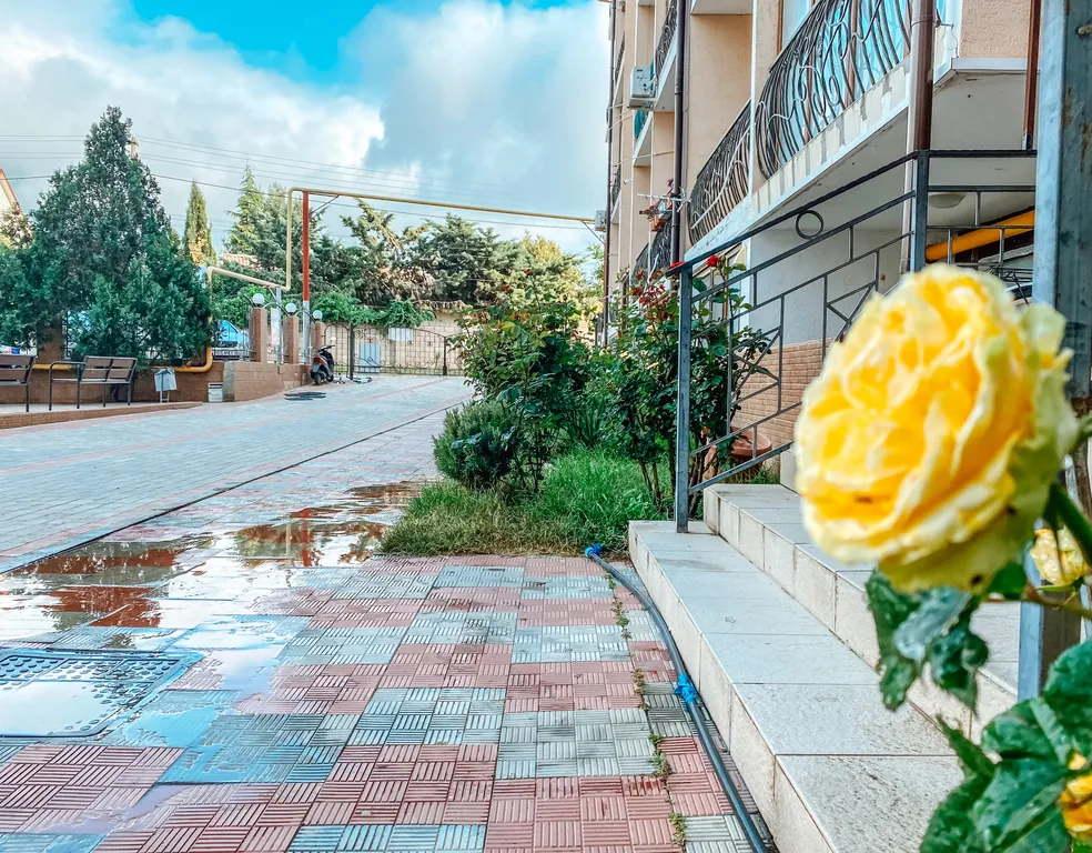 2-комнатные видовые апартаменты с бассейном у моря