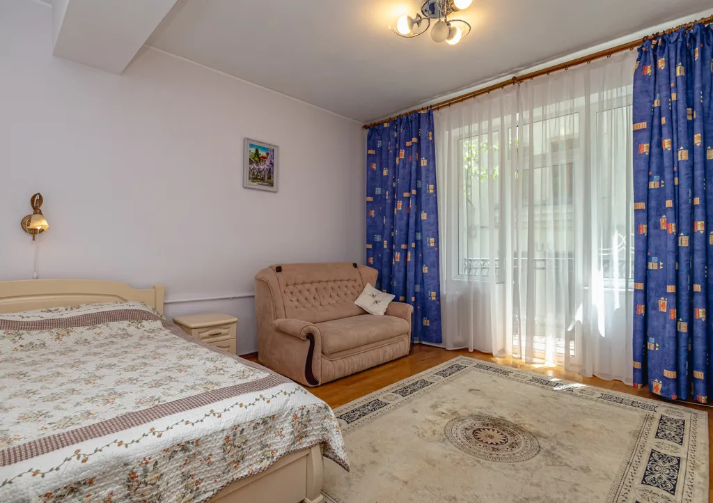 Квартира Уютные Апартаменты в центре города с 3-балконами — аренда посуточно в Ялта