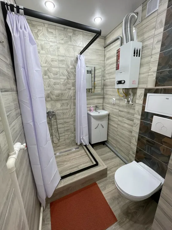 Двухкомнатная с евро ремонтом в районе 1000 мелочей