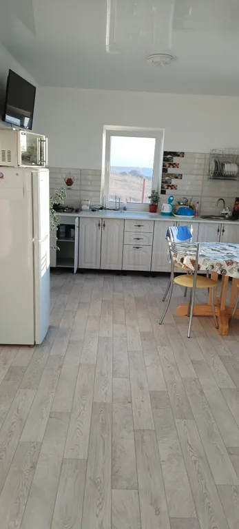 Уютный дом с кухней, на берегу моря