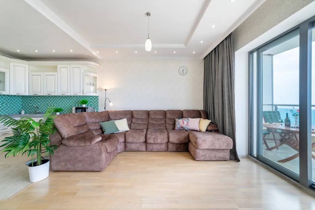 Роскошная идеал квартира с двумя террасами, тремя санузлами и бассейн