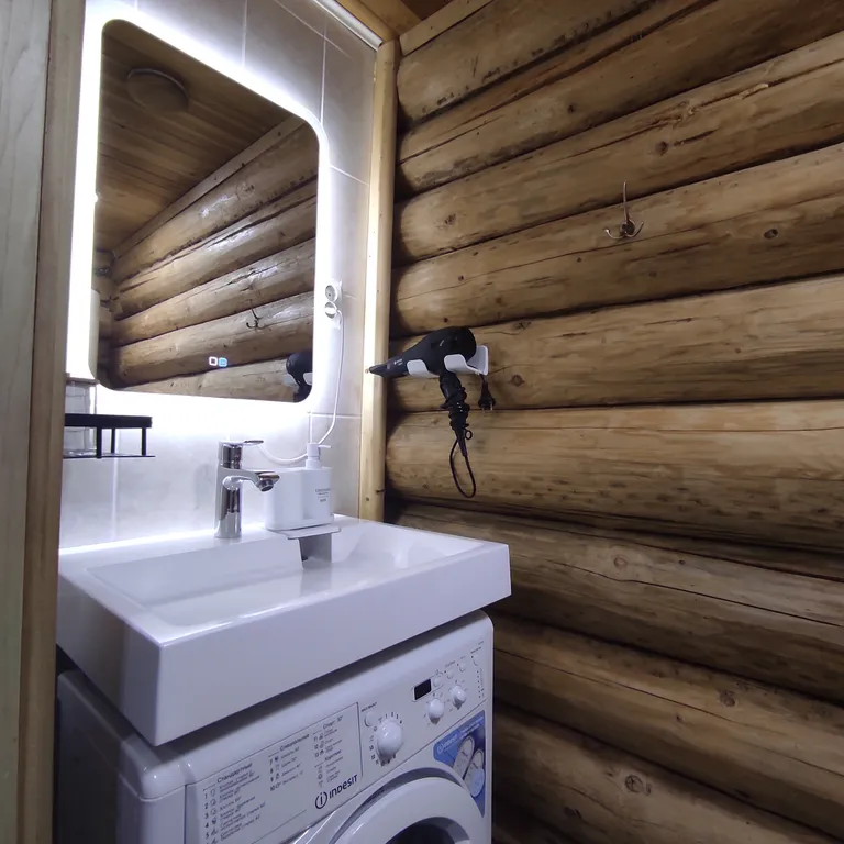 Экодомик из рубленого бревна с дровяной сауной