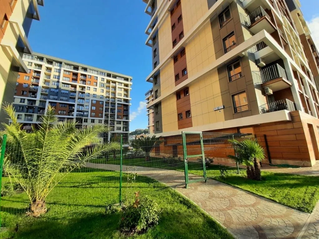 Квартира с двумя открытыми балконами и видом на море