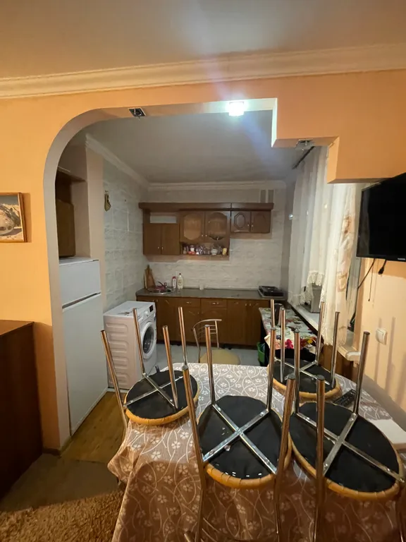 Уютная двухкомнатная квартира в центре Домбая