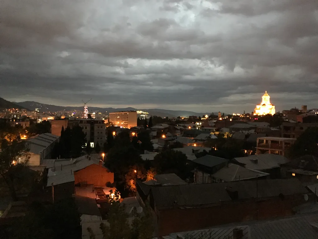 Потрясающий вид на старый Тбилиси