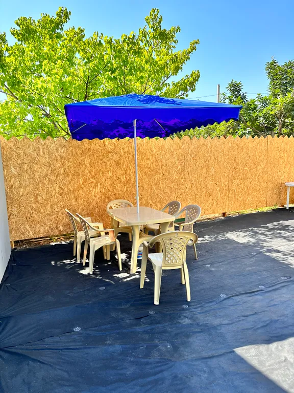 Сдается новый дом у берега моря.