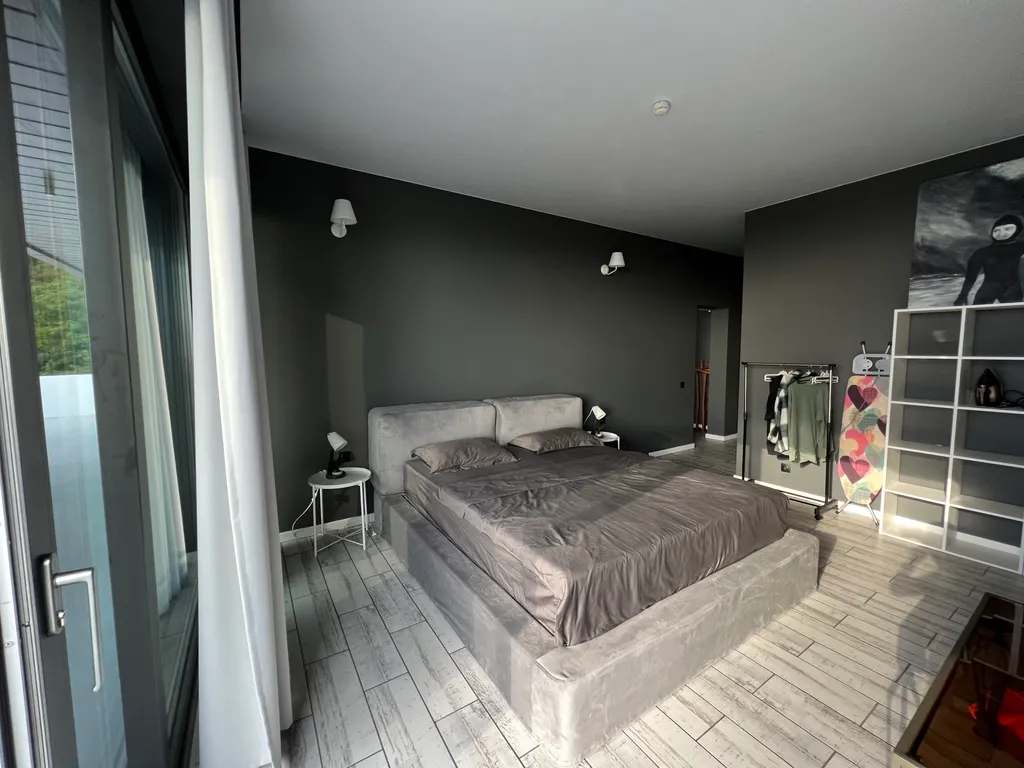 Gide villa посреди леса с видом на море