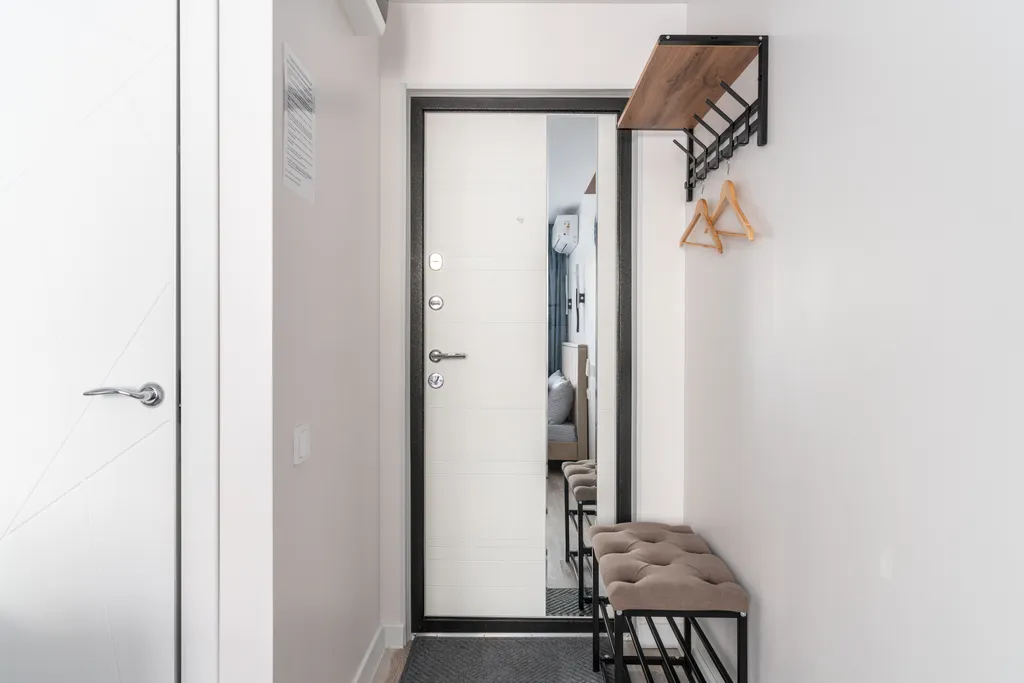 Современная и уютная студия с балконом