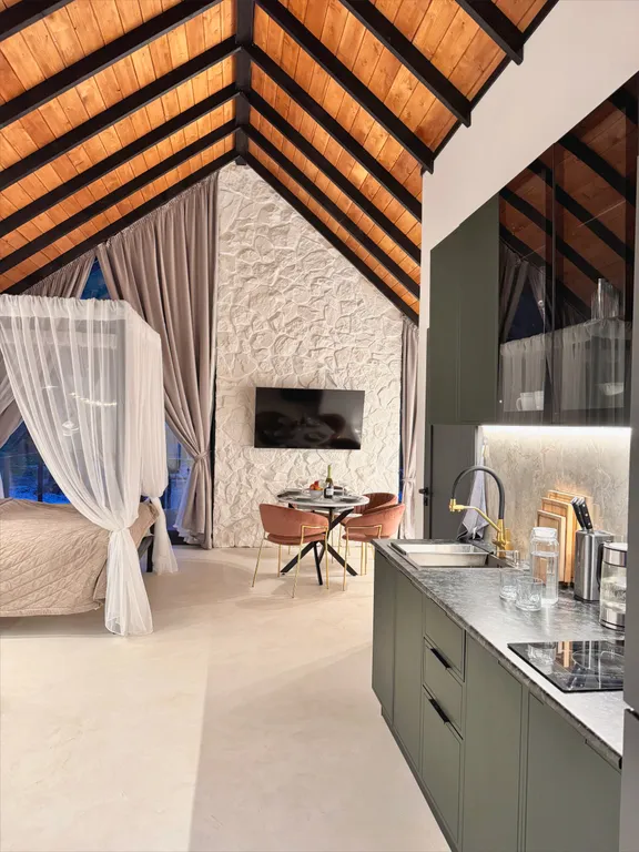 Уютный дом Elovoye в сердце леса с уличным спа-бассейном