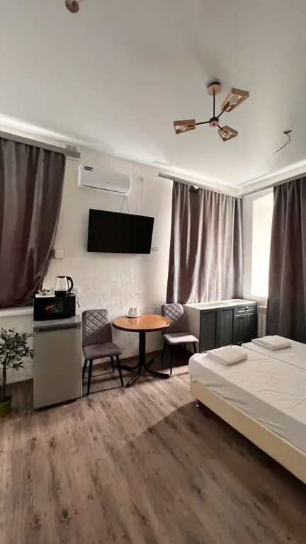 Светлая квартира с тремя окнами в самом центре