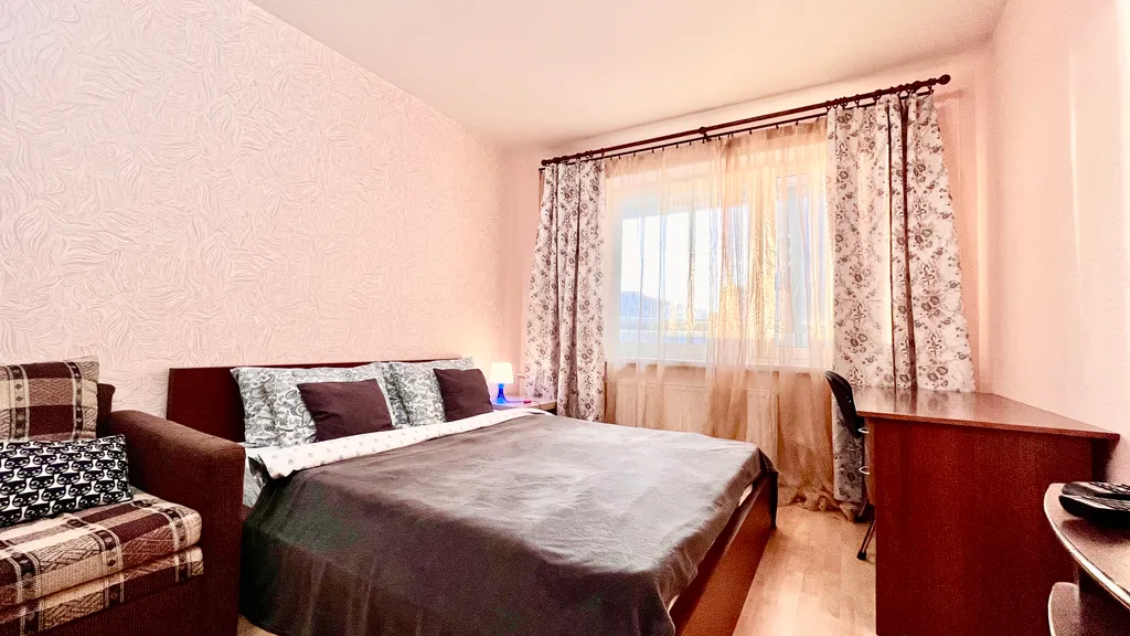 Уютная квартира с красивым видом на озеро с лоджии,недалеко от центра