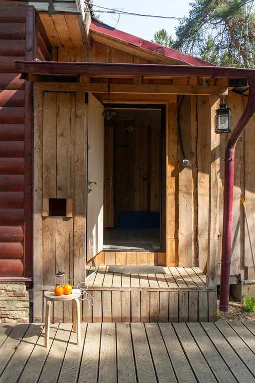 Дом в соснах