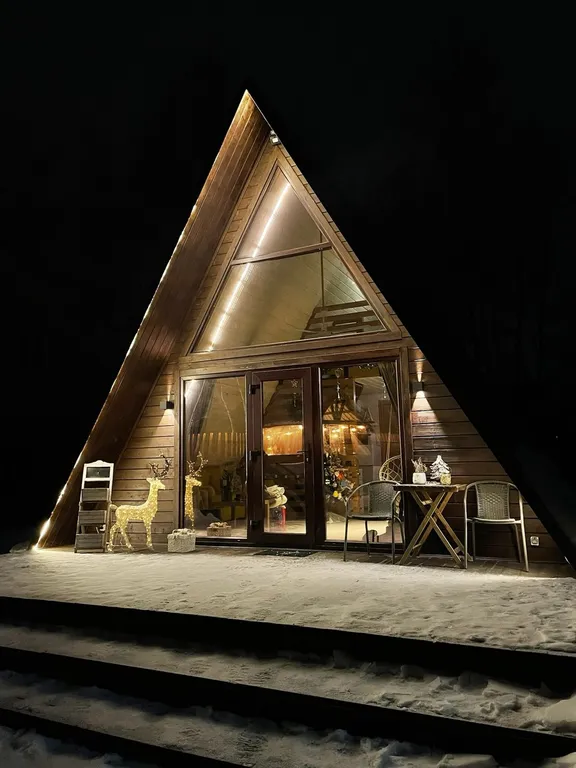 A-frame с банным чаном на берегу водоёма