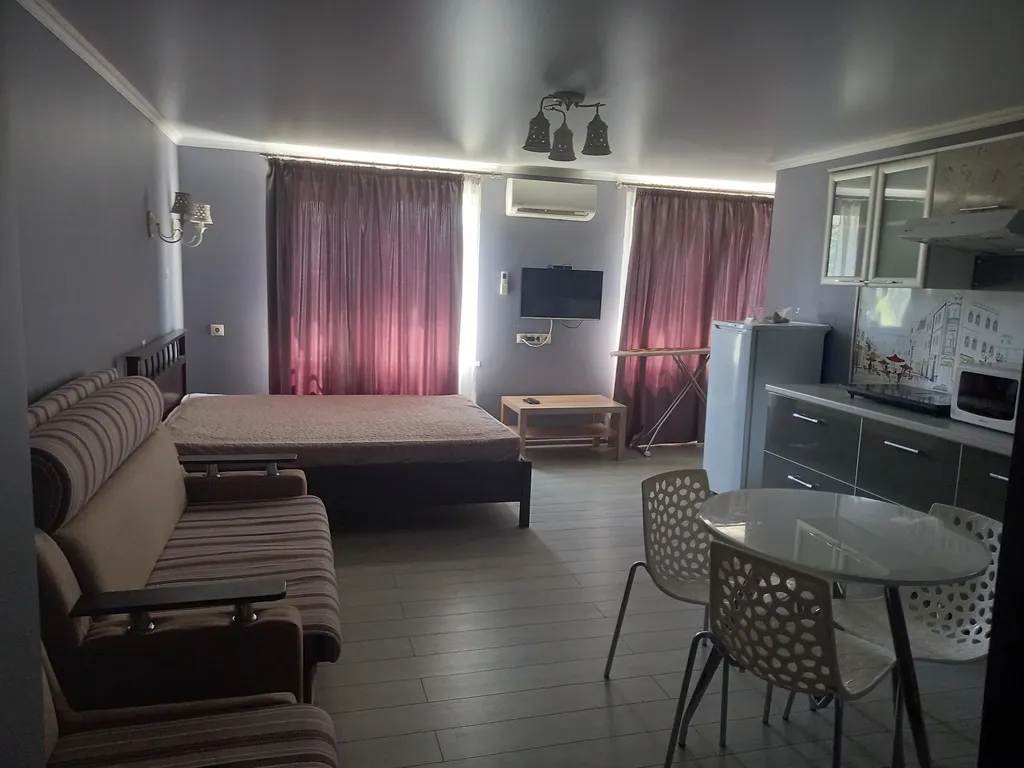 Квартира-студия, пляж 50 метров — аренда посуточно в Сухум