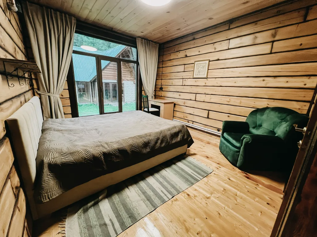 Гостевой дом у озера и скалы Кит