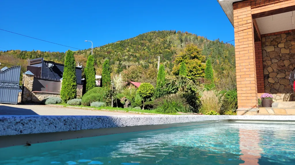 Коттедж в горном районе и на берегу реки