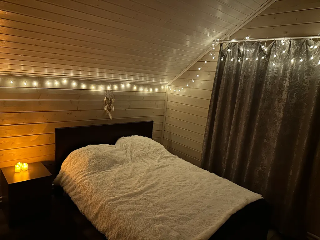 Дом в уединенном тихом месте рядом с лесом