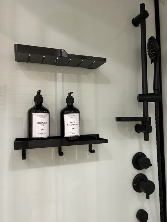 Дом на берегу реки