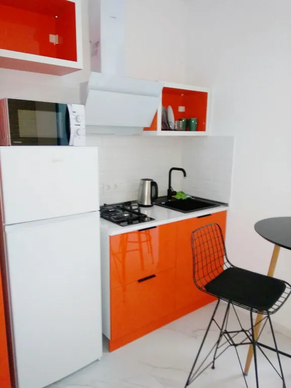 Дизайн-студия со стеклянной спальней